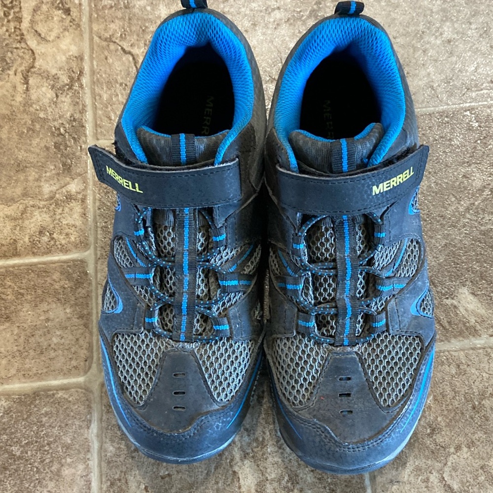 Merrill hiking shoes